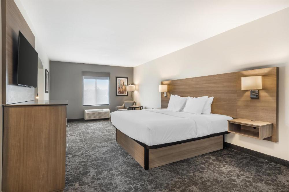 King Suite with Sofa Bed - Non-Smoking interior