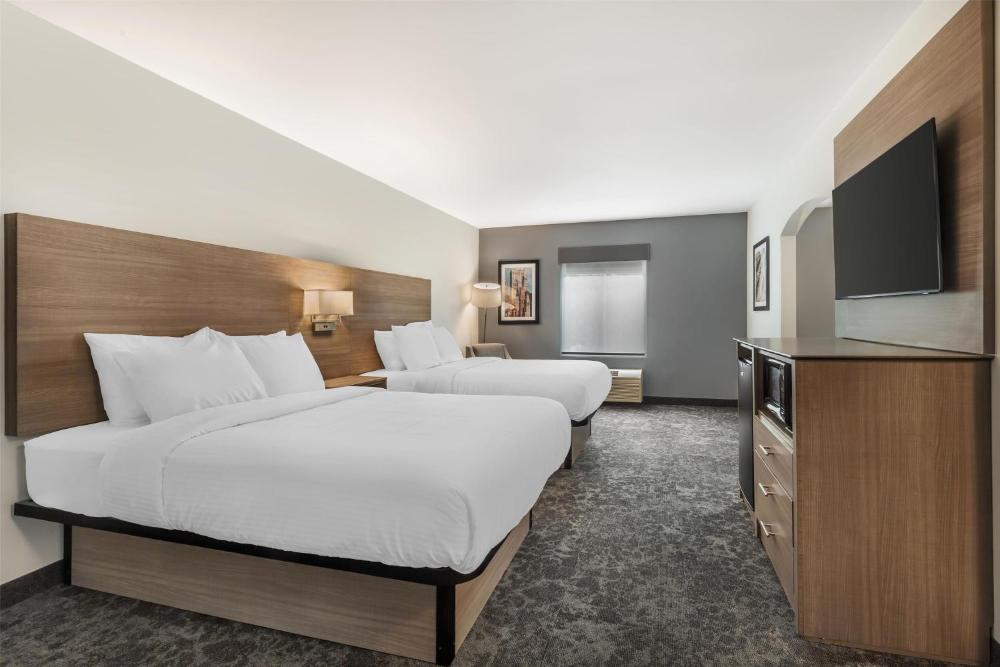 Queen Suite with Two Queen Beds and Sofa Bed - Non-Smoking interior